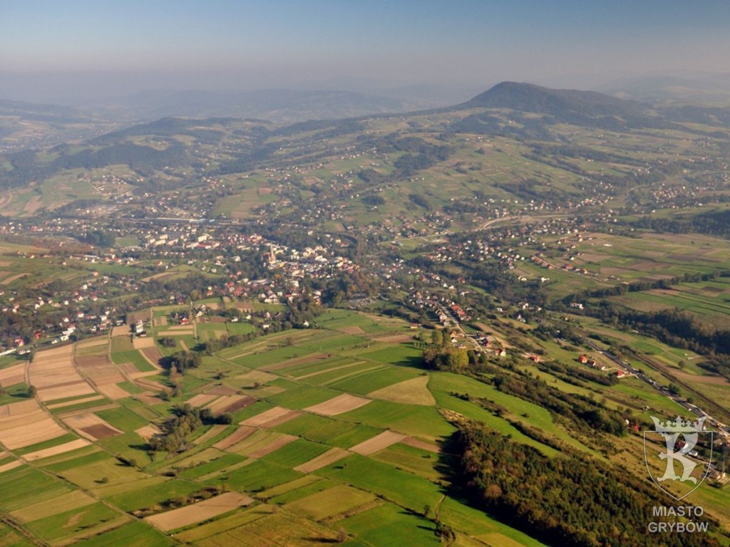 Panorama grybowskiej doliny w kierunku góry Chełm, fot. Andrzej Klimkowski (2010)
