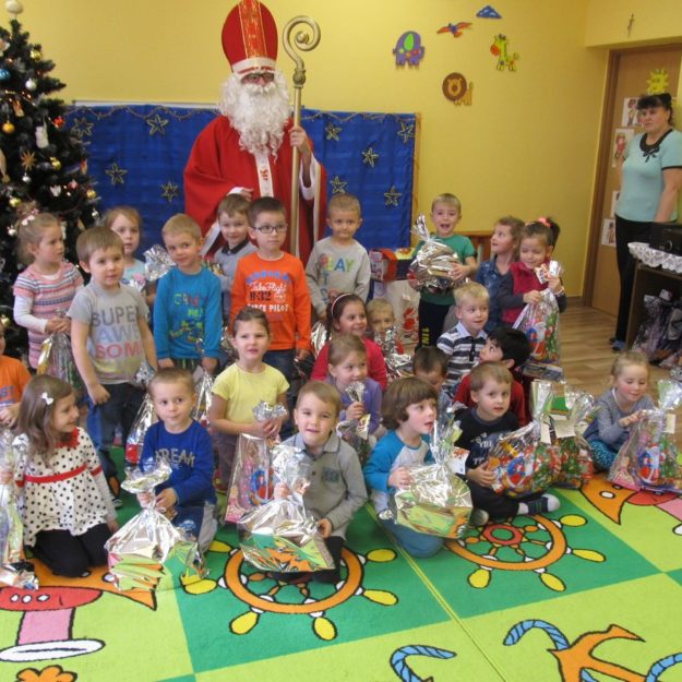 Spotkanie ze św. Mikołajem w przedszkolu