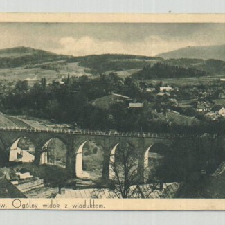 Grybów. Ogólny widok z wiaduktem