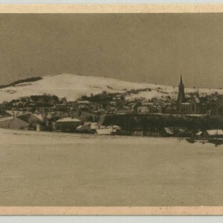 Grybów. Ogólny widok na tle zimy