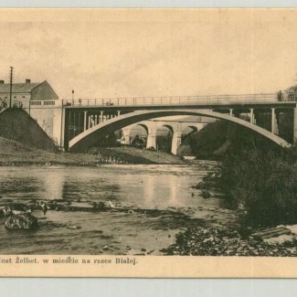 Grybów. Most żelbetonowy w mieście na rzece Białej