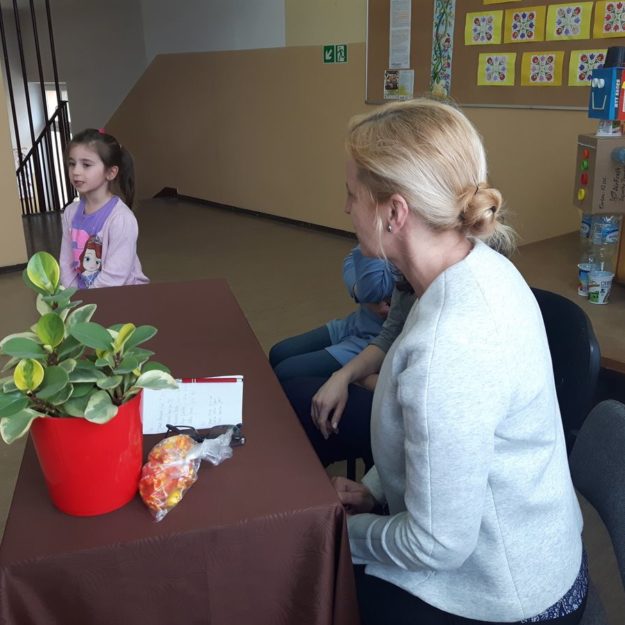 Zerówkowicze z Jedynki recytują wiersze