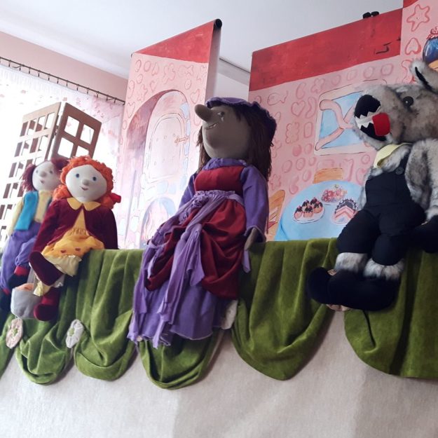 2017-04-21: Teatr "Bajka" w Przedszkolu - spektakl "Jaś i Małgosia"