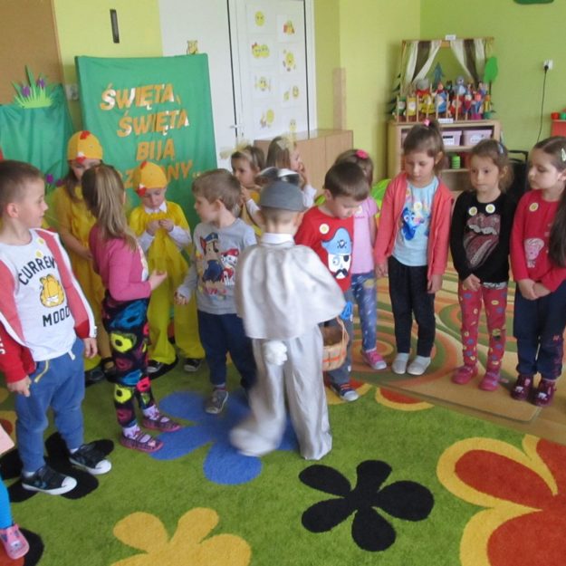 2017-04-14: "Wielkanocny Zajączek" w grupie Pszczółek