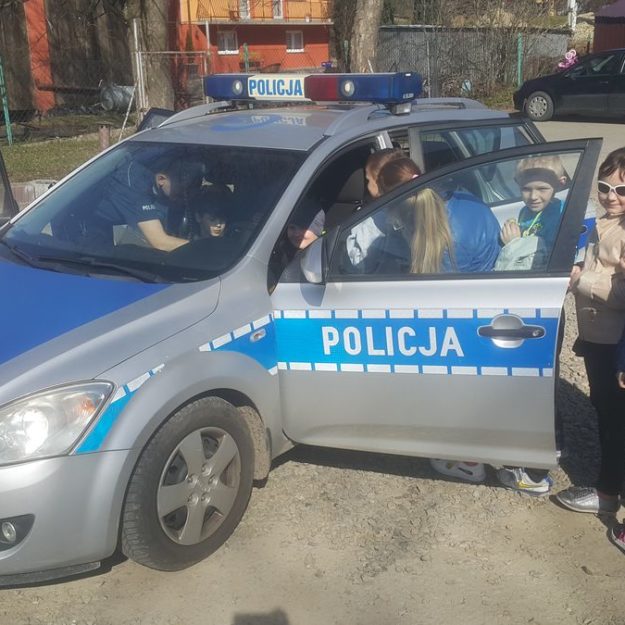 2017-03-29: Wizyta Policji w Dwójce