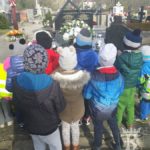 2017-11-06: Wizyta przedszkolaków na cmentarzu