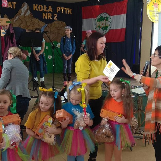 2018-03-03: Występ "Tęczowych Nutek" na 25-lecie Koła PTTK Nr w przy SP1 w Grybowie