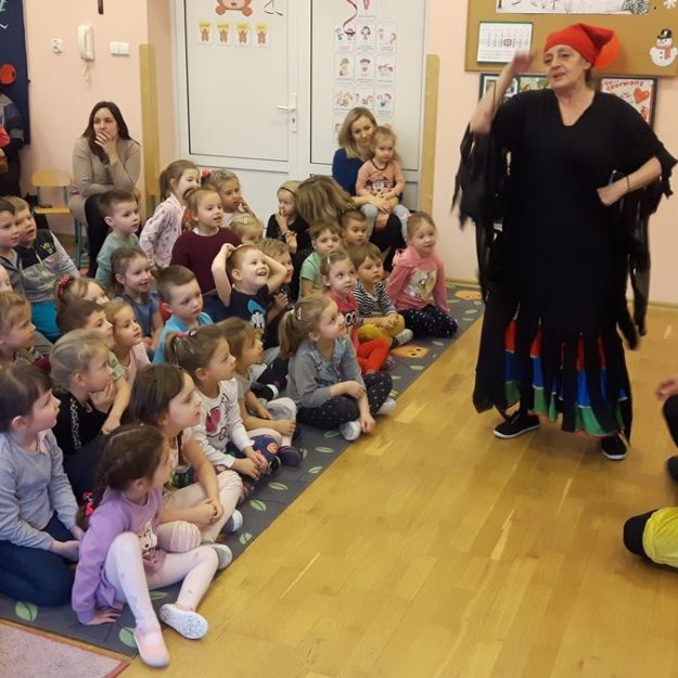 2020-02-20: Przedstawienie pt. "Co w trawie piszczy...? - Pszczółka Maja"