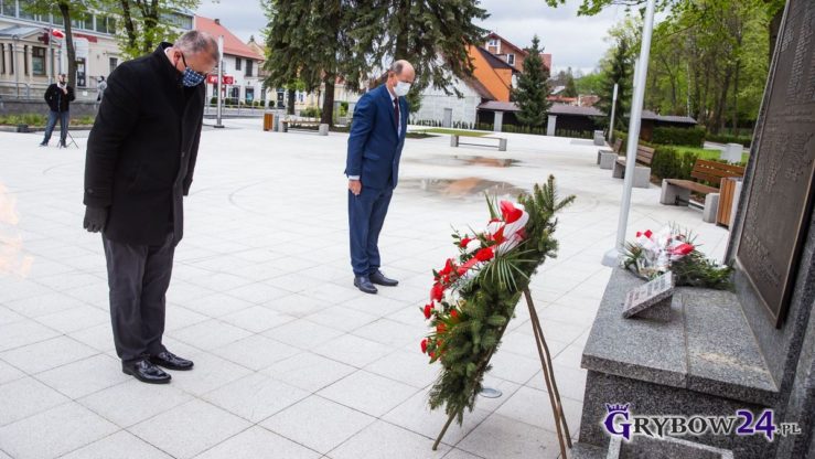 2020-05-03: Samorząd Miasta Grybów uczcił 229. rocznicę Uchwalenia Konstytucji 3 Maja 2020-05-03: Samorząd Miasta Grybów uczcił 229. rocznicę Uchwalenia Konstytucji 3 Maja