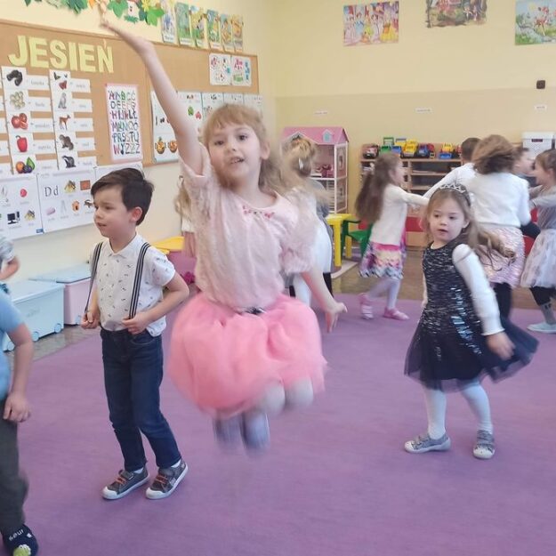 Zabawa przedszkolaków