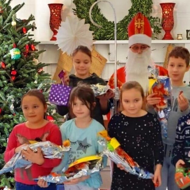 Święty Mikołaj w świetlicy szkolnej