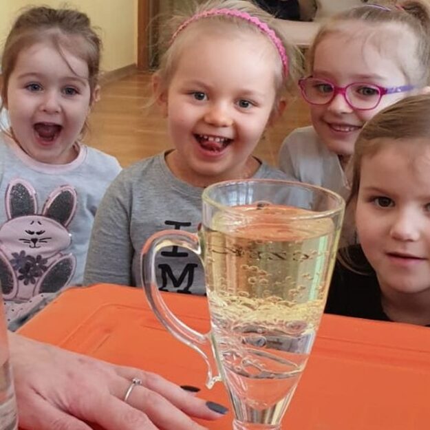 Stworzenie „Księgi eksperymentów Małego Misia” według kategorii: ogień, ziemia, woda, powietrze