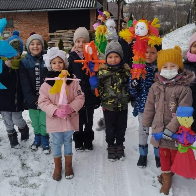 Marzanny wykonane przez przedszkolaków z Dwójki