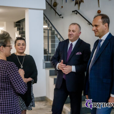 Zwiedzanie obiektu kina - w głównym holu