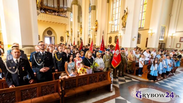 Widok na wnętrze kościoła - przed rozpoczęciem mszy