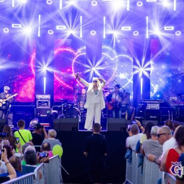 Zespół 2 plus 1 na scenie