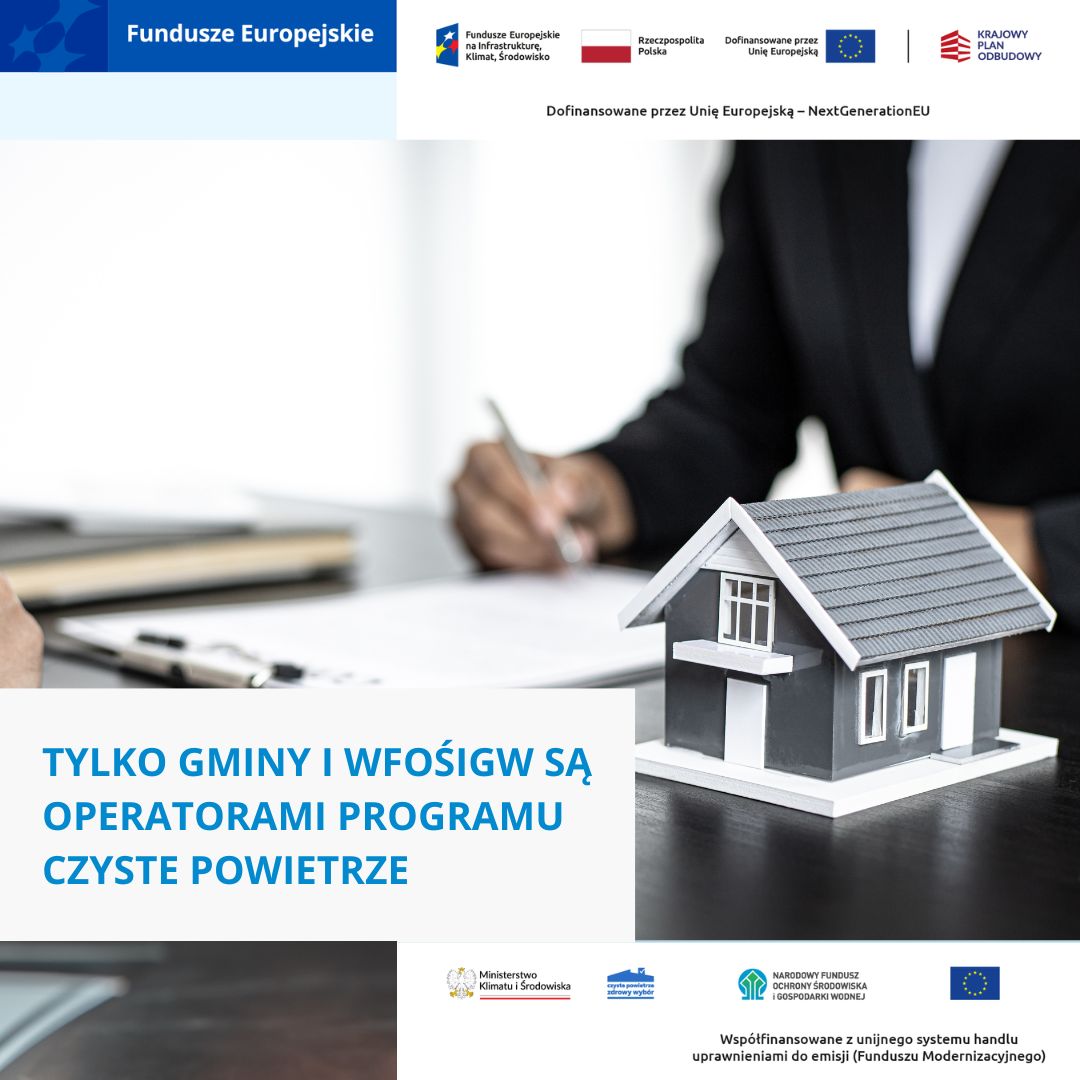 Tylko gminy i WFOŚiGW są operatorami programu Czyste Powietrze Grafika zawierająca model domku, w tle pisząca długopisem postać siedząca przy stoliku. Górą i dołem zestawienie logotypów