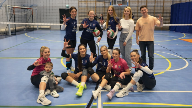 Zdjęcie grupowe - zawodniczki MOSiR Grybów