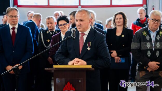 Powiatowy Dzień Strażaka 2026 Przemawiający do strażaków Burmistrz Miasta Grybów