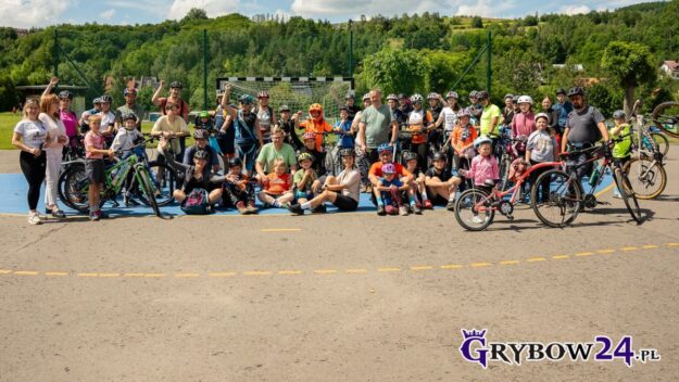 Wspólna fotografia wszystkich uczestników Letniego Rajdu Rowerowego