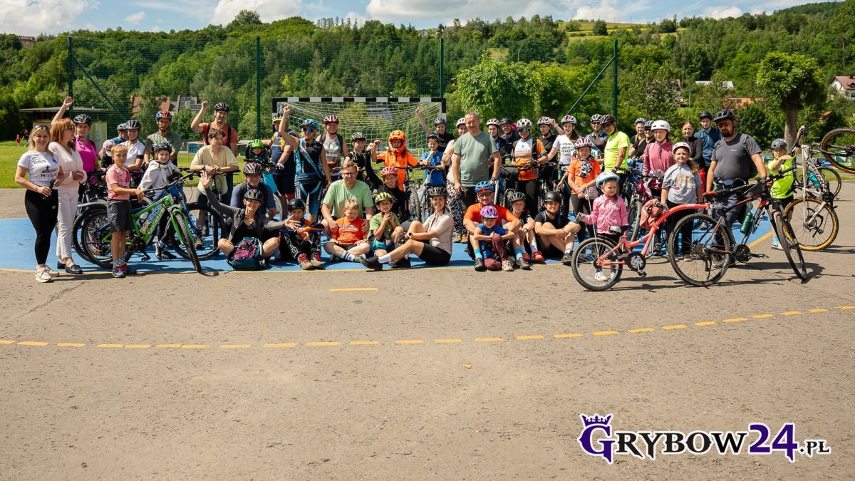 Wspólna fotografia wszystkich uczestników Letniego Rajdu Rowerowego