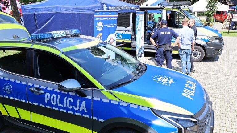 Uroczyste obchody Święta Policji w Grybowie Fragment miasteczka profilaktyczno-edukacyjnego zorganizowanego z okazji święta policji